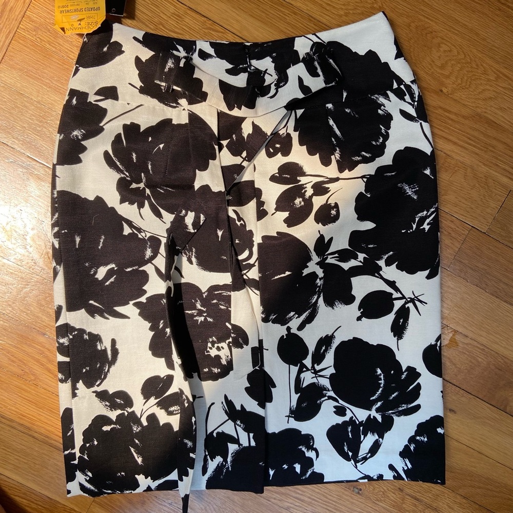 TAHARI FLORAL SKIRT